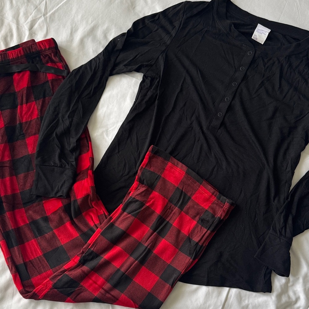 Women’s Christmas Buffalo Plaid Pajama Set – XS – NWT